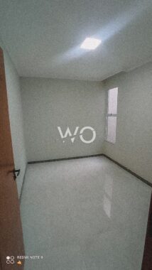 WO0010 04